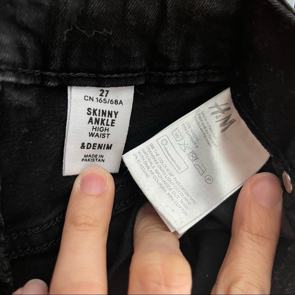 H&M Distressed Black High Rise Skinny Jean 27 - Picture 7 of 7